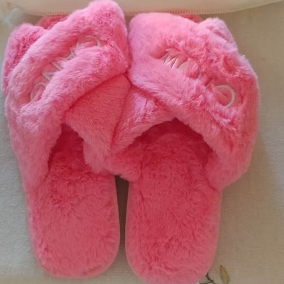 Brand New Fluffy Slippers - Picture 1 of 1